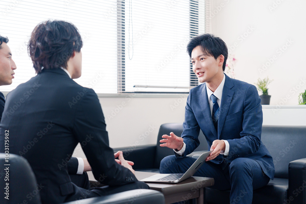 白を基調とした診察室の内観